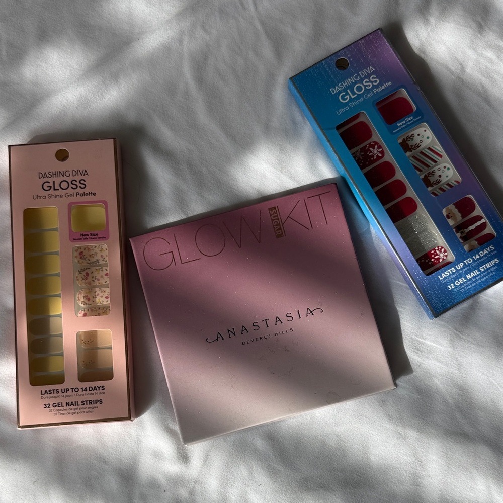 Anastasia Beverly Hills Glow Kit with Dashing Diva Gloss Nail Strips